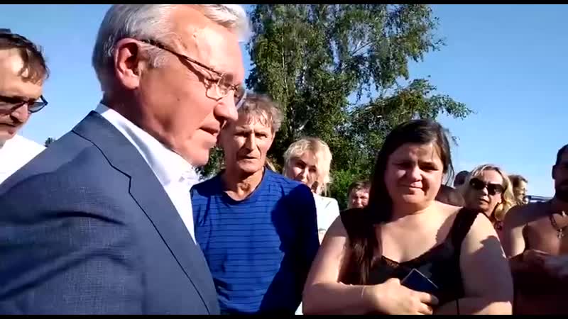 Губернатор красноярского края на встрече с пострадавшими от паводка жителями канска «хотите права качнуть? я тоже могу»
