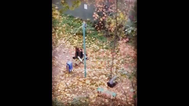 В туле парочка занялась сексом прямо во дворе жилого дома