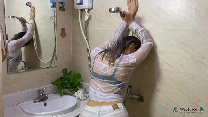 Trailer alsu shower in white jeans