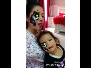 Ponakan aq joget nya pake mata sm lidah