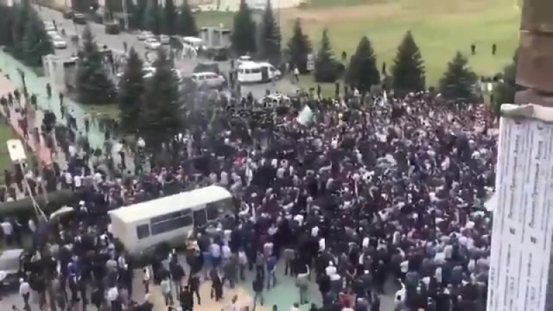 В магасе опять неспокойно! люди протестуют против передачи земли чечне