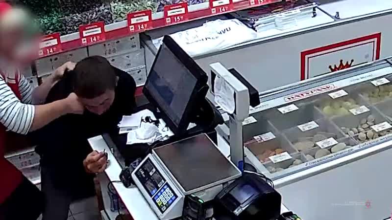 22 летний ранее судимый парень решил ограбить продуктовый магазин в маленьком поселке волгоградской области