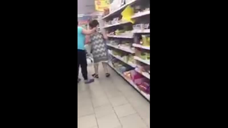В пятерочке продавщица напала на женщину, заподозрив ее в краже пятерочка ufc
