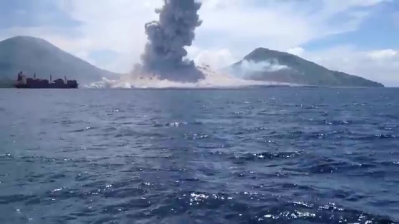 Не видел как извергается вулкан? ставь лайк!