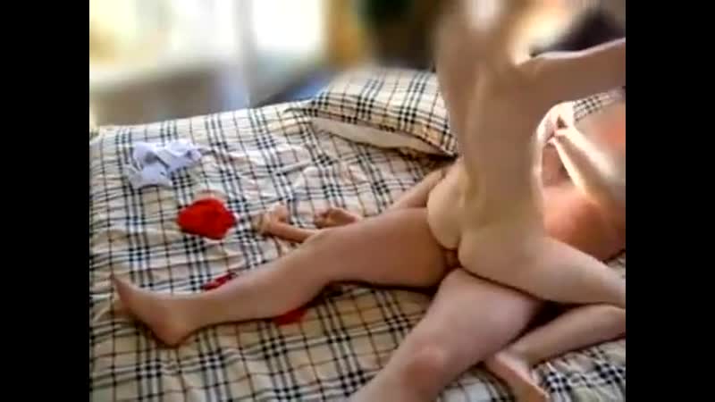 Молодая сексвайф трахается с взрослым любовником