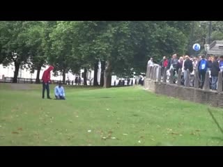 Praying in public as muslim (social experiment)