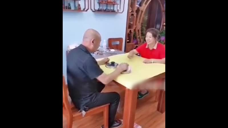 Решили муж с женой на деньги поиграть