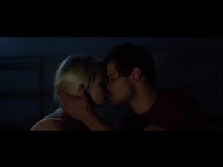 Exclusive taylor lautner johanna braddy share a kiss in run the tide clip