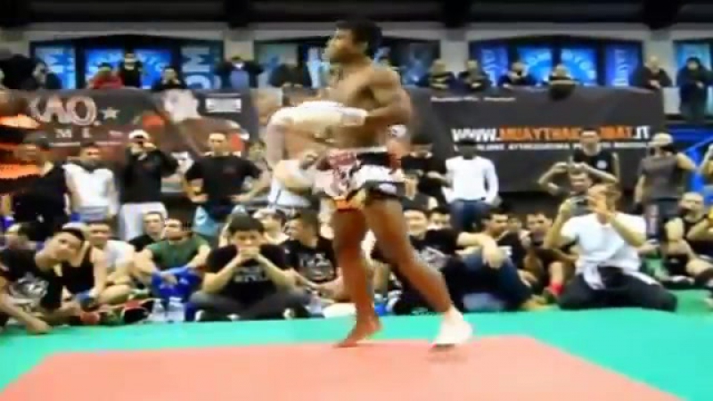 Тренироа муай тай буакав пор прамук