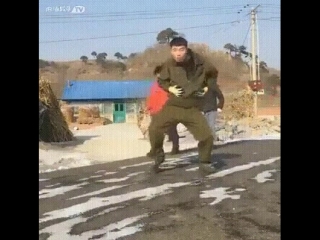 Испугал бедного мужика )))