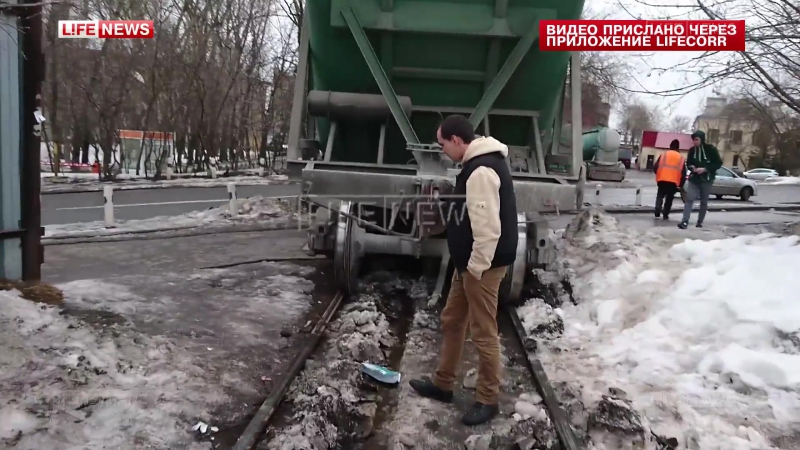 В москве с рельсов сошли два вагона товарного поезда