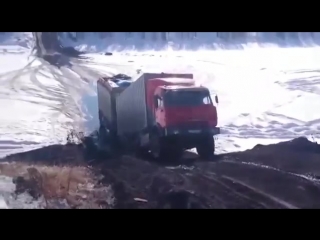 Как заехать в горку с гружёным прицепом