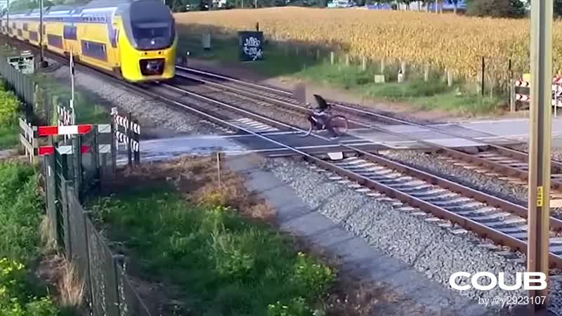 Cyclist porn video – Train and cyclist