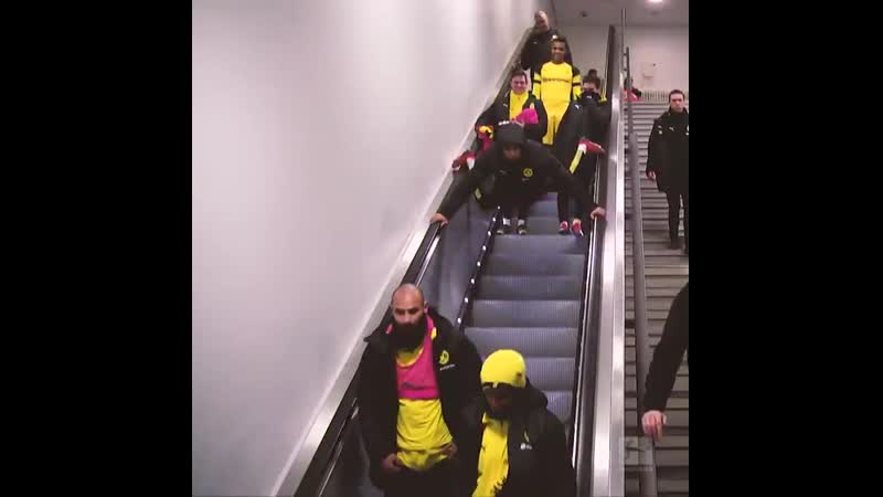 Ашраф хакими развлекается по своему