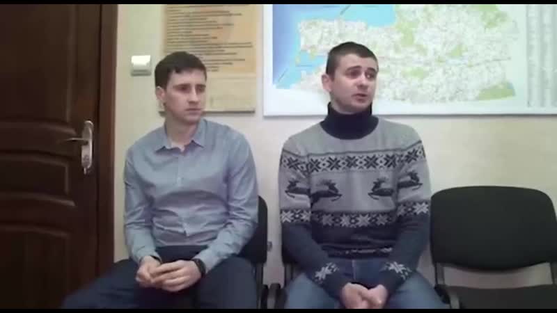 Полицейские ради шутки заставили коллег липовым приказом вырезать снежинки