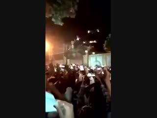 Short video by fans who now near mannat shahrukhkhan greeting his fans on his birthday ️ happybirhtdaysrk @iamsrk