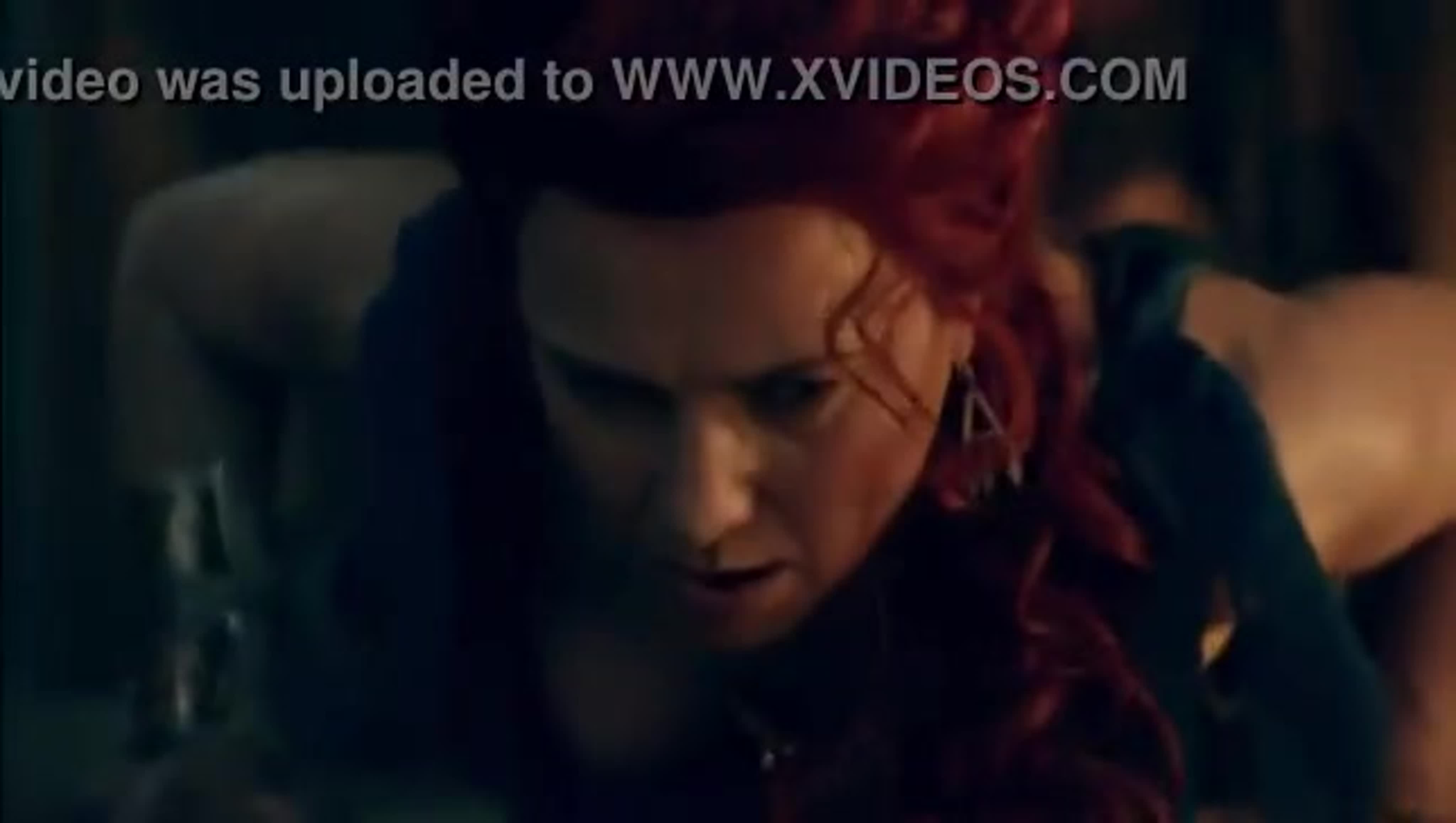 Oyoq va paypoq porno Jamoat transportida jinsiy zoravonlik porno video