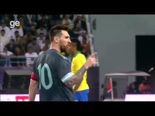 Месси затыкает рот тите