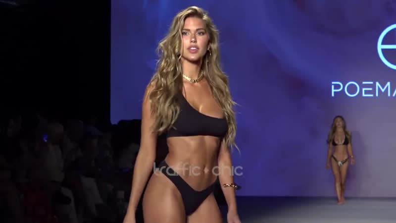 Best models in traffic chic kara del toro paraíso miami beach