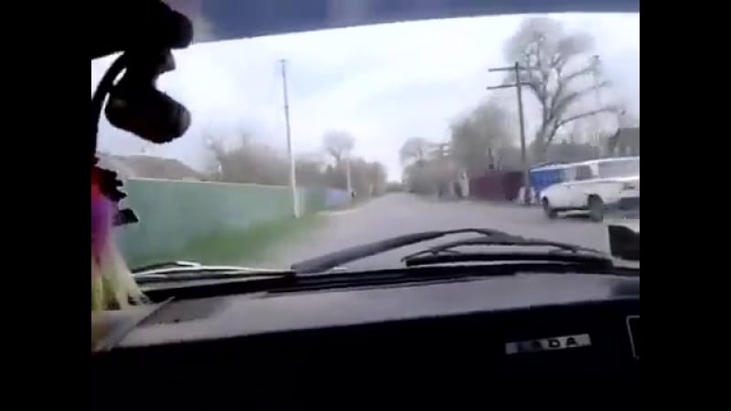 Ярик блять бочок потiк, ярик бочок потiк, тiкай с городу