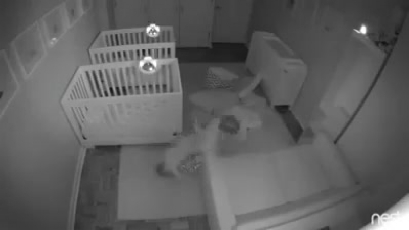 Как можно спокойно уснуть, когда рядом твой брат близнец