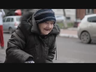 Я поглядела хуй у него торчит