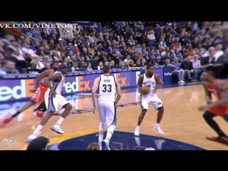 Courtney lee beats the buzzer |