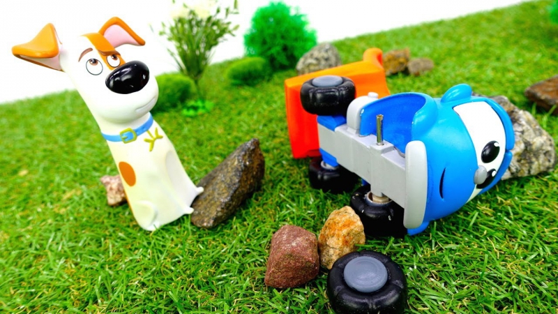 Грузовичок лева! машинки мультики и тайная жизнь домашних молодые! #машинкалева потерял колесо!