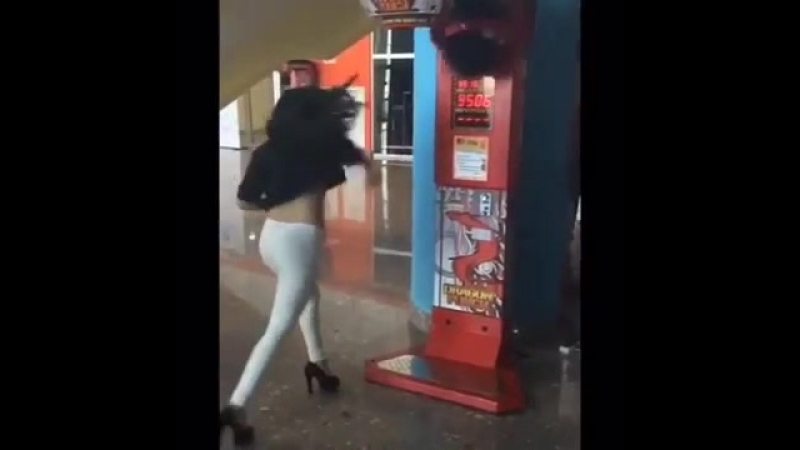 Бурятка разъебала грушу