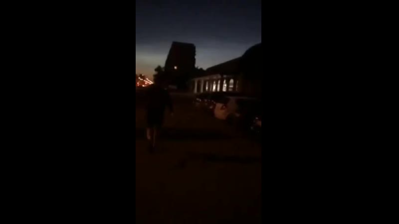 Питерский гастарбайтер (таксист) молодые девушку