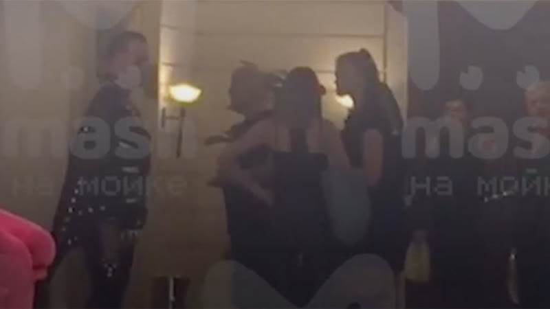 Тилль линдеманн снял оргию в питерском отеле