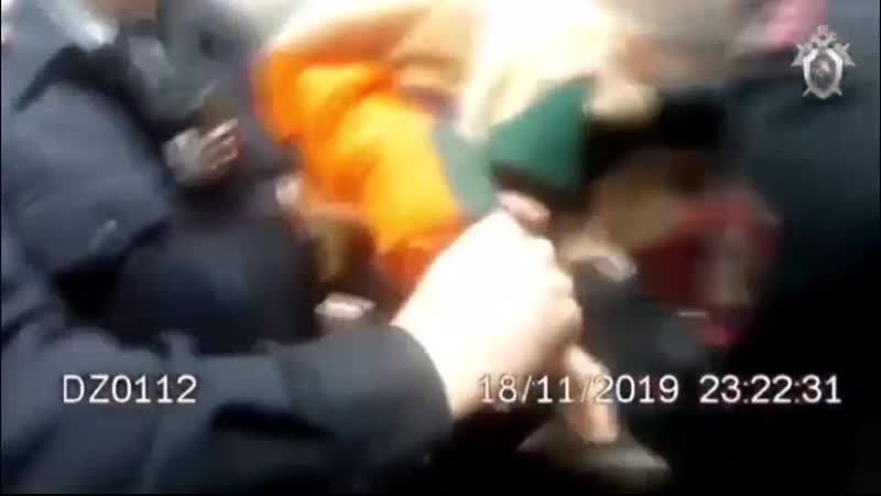 «барби» из шоу «пацанки» показала приёмчик полицейским в пулково