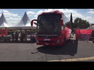 Patriots’ first bus arrives at estadio azteca