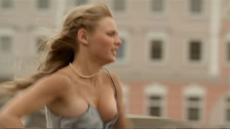 Porno komikslar egizaklar qullikda Ular qichitqi otlari bilan urishadi