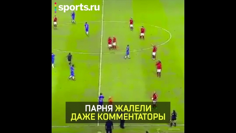 Болельщик выбежал, чтобы обнять роналдиньо