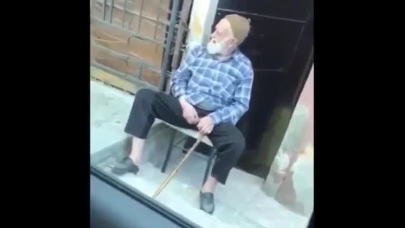 Сломал гусю шею