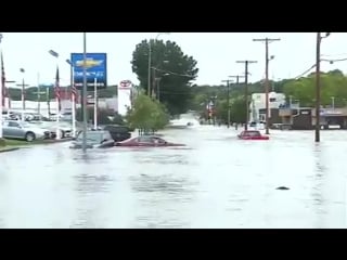 Widespread flooding this morning in the kansas city area raw video shows cars under water, flood rescues
