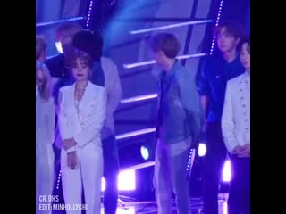 Yall seokjin was telling yoongi about his undone zipper this is so cute yoongi’s reaction