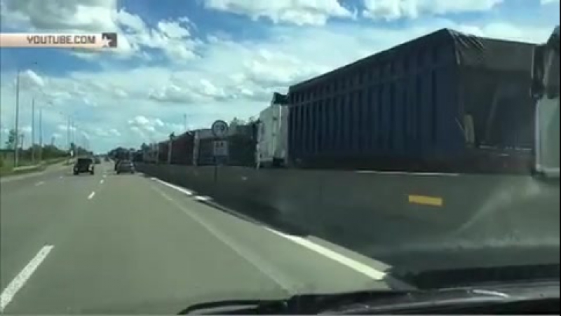 Дальнобойщики перекрыли фурами трассу киев одесса