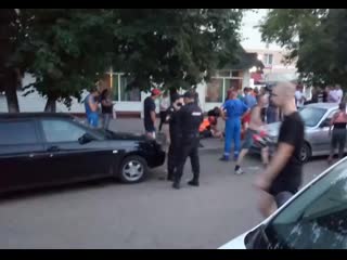 Мигрант зарезал уфимца за то, что он девушку (720p) mp4