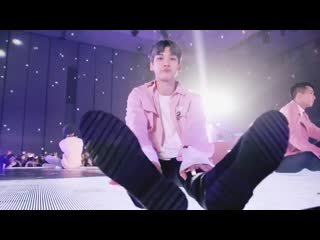 1 second of hyuk in every vixx music video