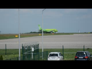 S7 embraer 170 take off