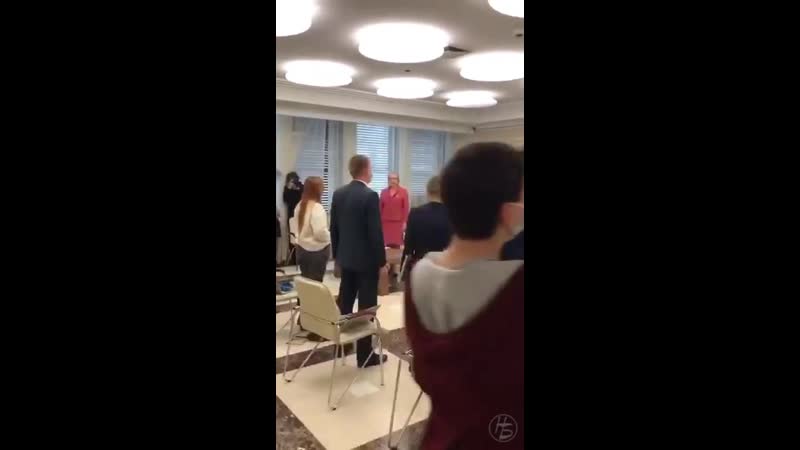 Мосгордума,адепты кпрф поют хором