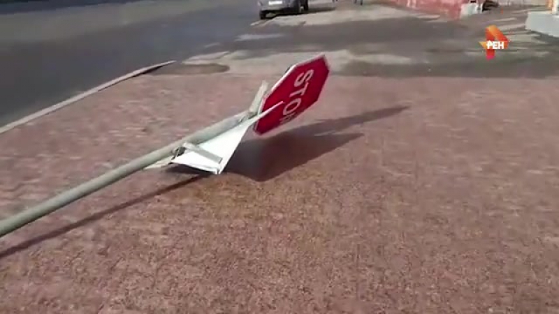 Очевидцы утверждают, что актер валерий николаев сбил дорожный знак (видео)