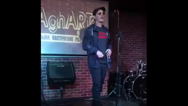 Фонтанчик с черным дельфином💦😍🐬