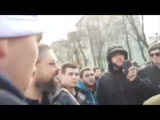 На митинге порошенко титушки напали на его противников