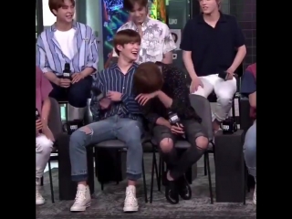 Taeyong leaning on jaehyun when he was laughing