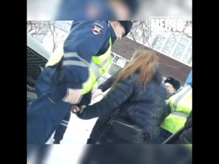 После «вписки» на московской девушки отпинали полицейских