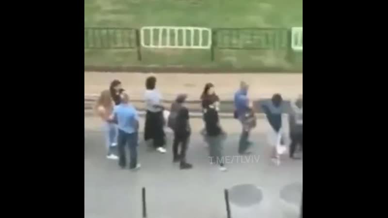 Нічого дивного, просто ранкова черга на трамвай, приблизно в 100 метрів