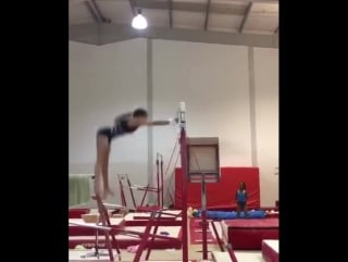 Georgia mae fenton тренирует элемент твиддл